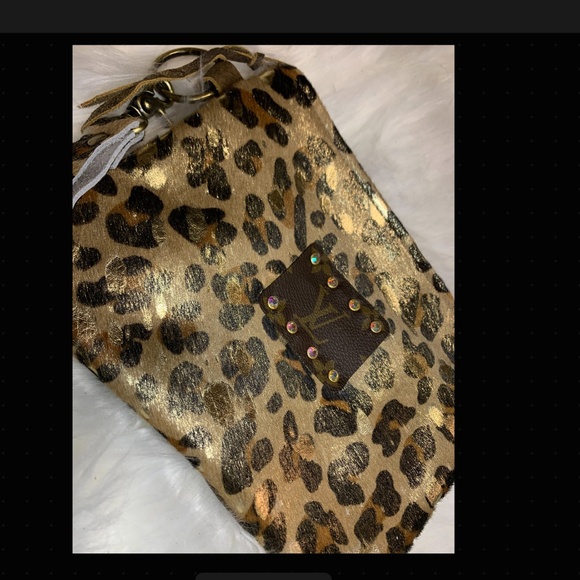 LV KEEP IT GYPSY GOUCHO WRISTLET Brown Gold Metallic Leopard‎ Print NWT - Picture 6 of 11